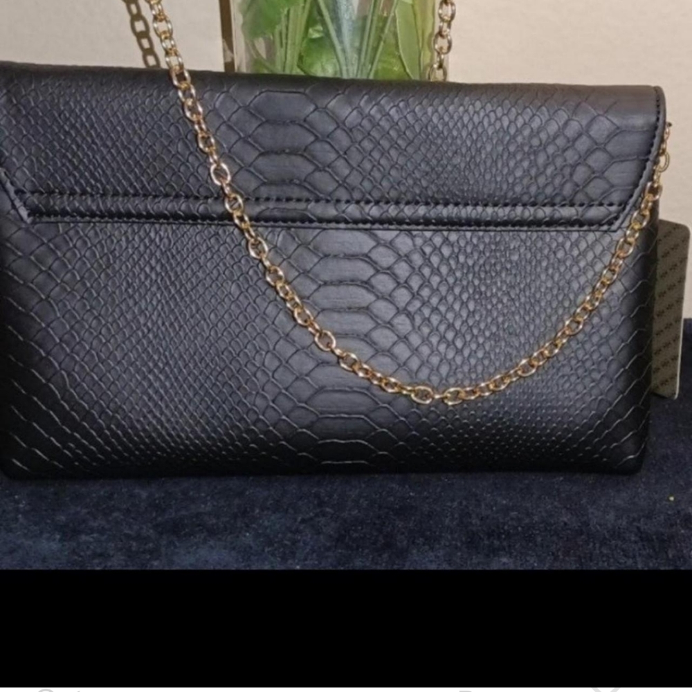 🆕 guess clutch ♥️ - Picture 4 of 4